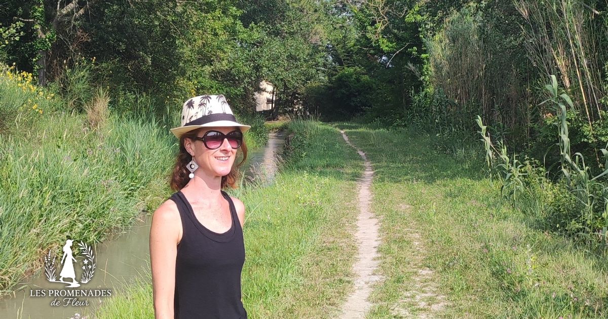 Fleur, guide nature autour d’Aubignan, en promenade le long du canal à Vacqueyras